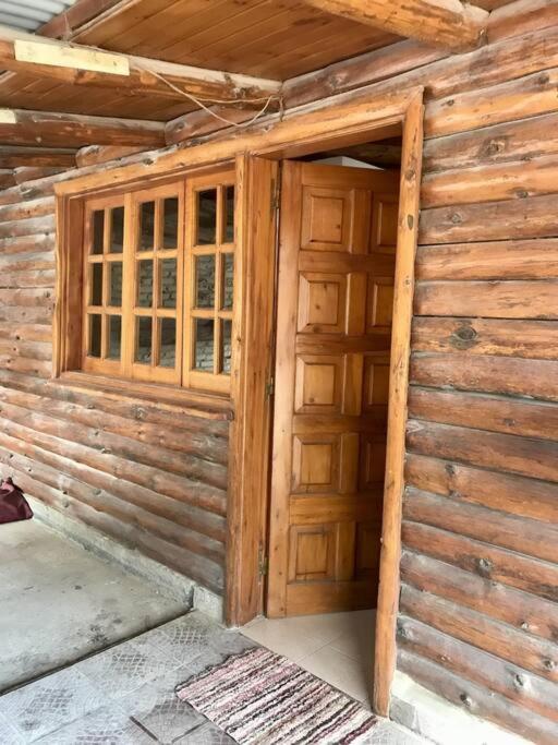 Pequena Casa De Troncos, Detras De Casa Principal No Trabajo Con Tarjeta De Credito Puerto Madryn Zewnętrze zdjęcie