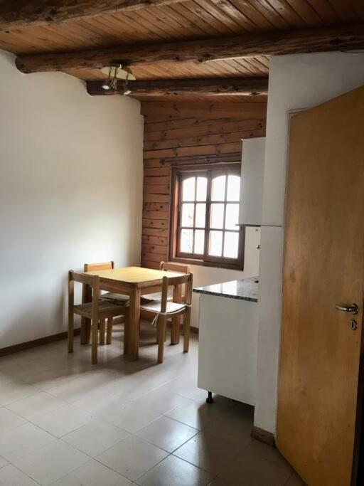 Pequena Casa De Troncos, Detras De Casa Principal No Trabajo Con Tarjeta De Credito Puerto Madryn Zewnętrze zdjęcie