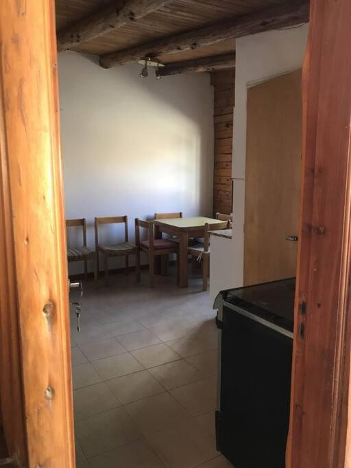 Pequena Casa De Troncos, Detras De Casa Principal No Trabajo Con Tarjeta De Credito Puerto Madryn Zewnętrze zdjęcie