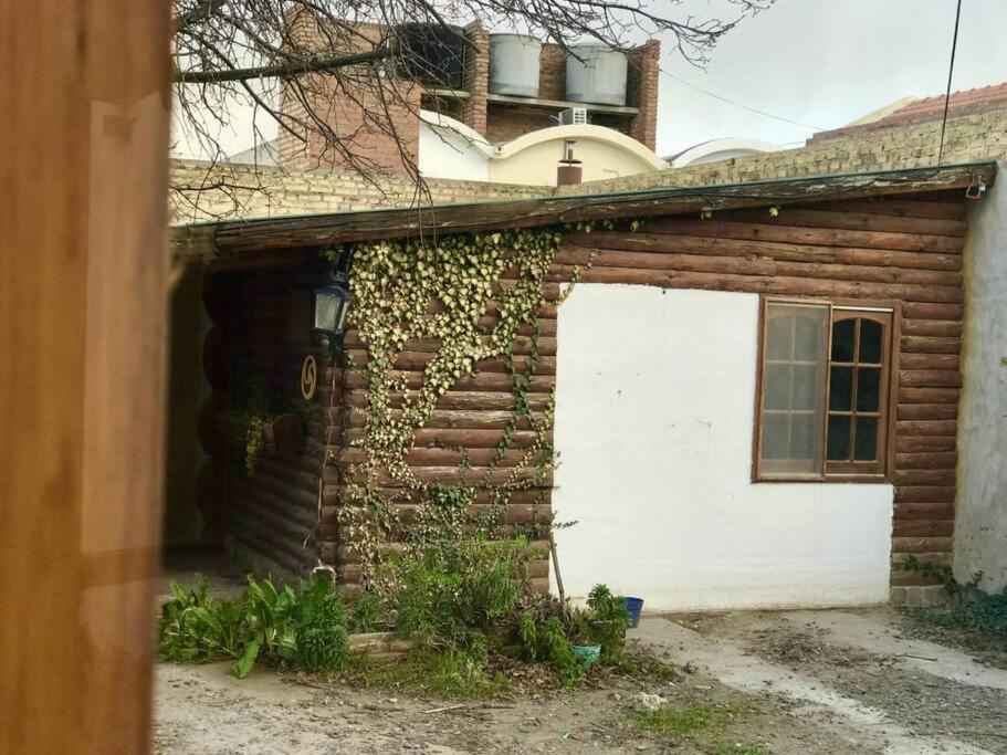 Pequena Casa De Troncos, Detras De Casa Principal No Trabajo Con Tarjeta De Credito Puerto Madryn Zewnętrze zdjęcie