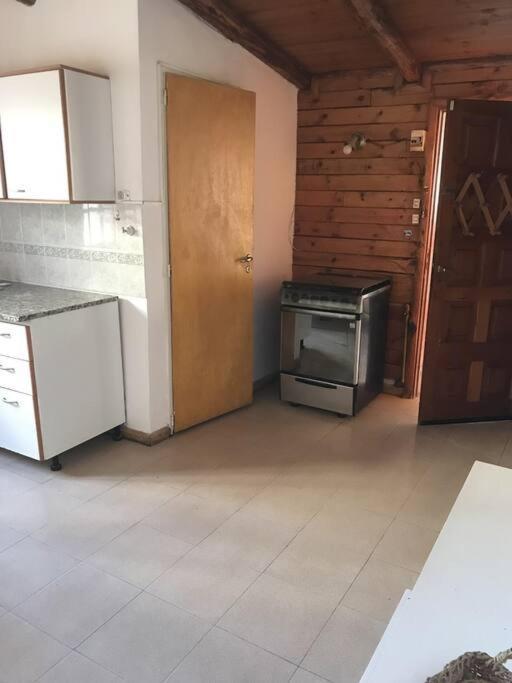 Pequena Casa De Troncos, Detras De Casa Principal No Trabajo Con Tarjeta De Credito Puerto Madryn Zewnętrze zdjęcie