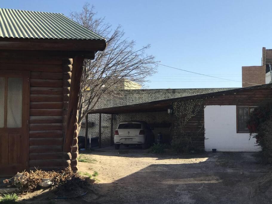 Pequena Casa De Troncos, Detras De Casa Principal No Trabajo Con Tarjeta De Credito Puerto Madryn Zewnętrze zdjęcie