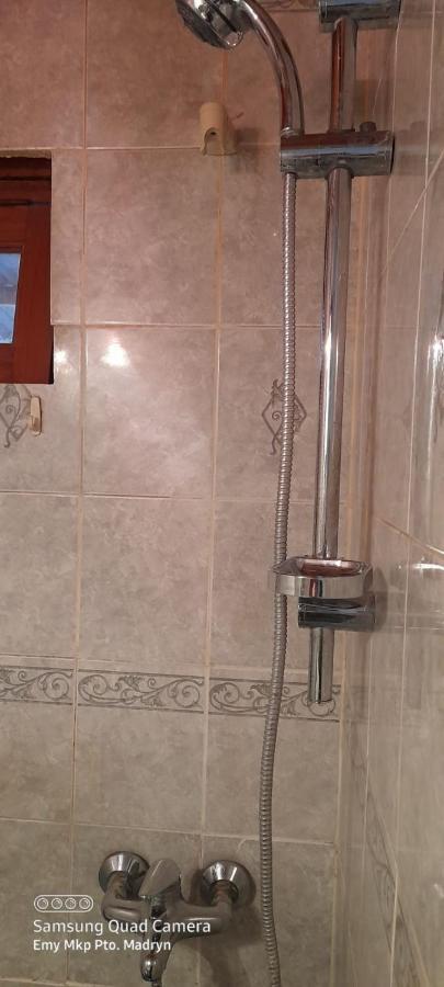 Pequena Casa De Troncos, Detras De Casa Principal No Trabajo Con Tarjeta De Credito Puerto Madryn Zewnętrze zdjęcie