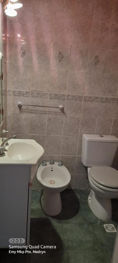 Pequena Casa De Troncos, Detras De Casa Principal No Trabajo Con Tarjeta De Credito Puerto Madryn Zewnętrze zdjęcie